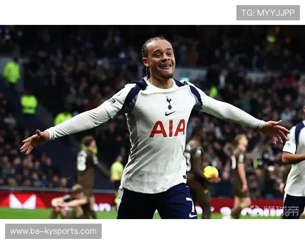 哈维·西蒙斯转会至巴黎圣日耳曼，哈维梅西